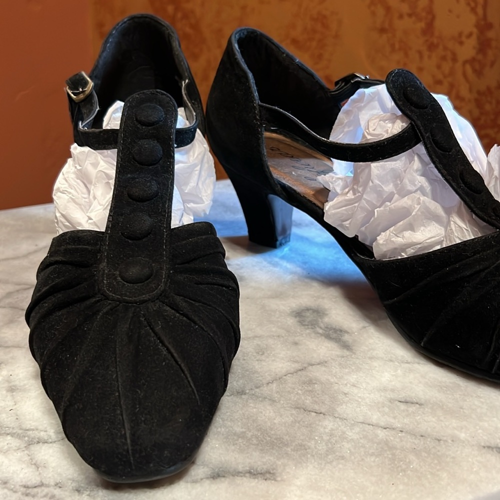Sofwear Button T-Strap Pumps